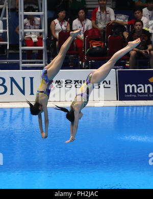 Jakarta, Indonesien, 29. Aug 2018. Frauen 3m Sprungbrett tauchen Hong Kong China's Team im Finale synchronisiert, SESHADRI SUKUMAR Credit: SESHADRI SUKUMAR / alamy Leben Nachrichten Stockfoto