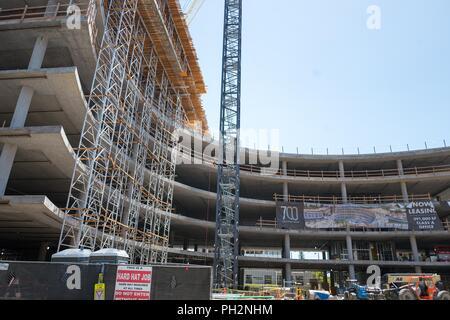 Bau von 700 Santana Row, Office Park auf der Santana Row, a Luxury outdoor Shopping Mall im Silicon Valley, San Jose, Kalifornien, 7. Juni 2018. () Stockfoto