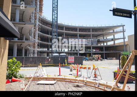 Bau von 700 Santana Row, Office Park auf der Santana Row, a Luxury outdoor Shopping Mall im Silicon Valley, San Jose, Kalifornien, 7. Juni 2018. () Stockfoto