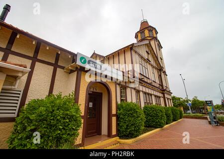 Seitenansicht der Rotorua Visitor Center Gebäude im Stadtzentrum von Rotorua, Neuseeland, November 3, 2017. () Stockfoto