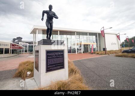 Charles John monro Denkmal vor dem Globe Theatre, New Zealand Rugby Museum und Te Manawa Museum für Kunst, Wissenschaft und Geschichte in Palmerston North, Manawatu, Neuseeland, November 27, 2017. () Stockfoto