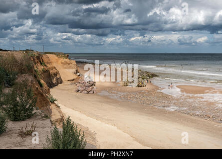 Happisburgh Strand gesehen von der Klippe, Norfolk, Großbritannien. Stockfoto