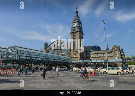 Taxis, Hauptbahnhof, Hachmannplatz, Kirchenallee, Hamburg, Deutschland Stockfoto