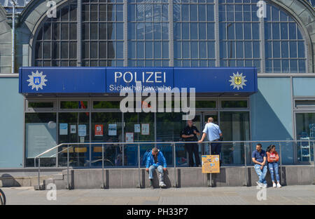 Polizeiwache, Hauptbahnhof, Hachmannplatz, Kirchenallee, Hamburg, Deutschland Stockfoto
