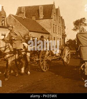 Artillerie, in der Zeile, c 1914 - c 1918. Artist: Unbekannt. Stockfoto