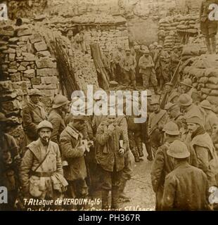 Erste Hilfe post im Steinbruch, Arras, Angriff von Verdun, Nordfrankreich, 1916. Artist: Unbekannt. Stockfoto