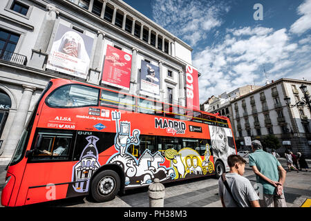 Das National Theatre Madrid am Opernplatz, Madrid, Spanien. Stockfoto