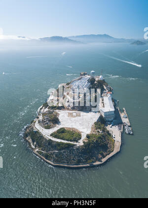 Antenne Flug Drone Alcatraz San Francisco Kalifornien von Oben nach Unten Stockfoto