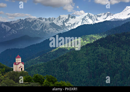 Kirche in den Kaukasus in Georgien. Stockfoto