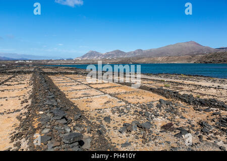 Trockene Salinen, Salinas de Janubio, Lanzarote, Kanarische Inseln, Spanien Stockfoto