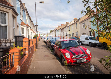 Street Scene oder Wohnstraße in Bristol UK Stockfoto