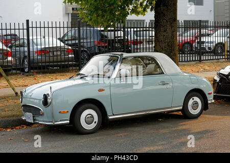 Nissan Figaro 2+2 retro-festes Profil cabrio Auto auf einer Straße in Vancouver, BC, Kanada geparkt styled Stockfoto