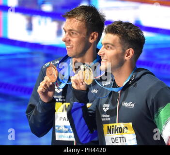 Budapest, Ungarn - May 26, 2017. PALTRINIERI Gregorio (ITA) und der Gewinner DETTI Gabriele (ITA) bei der Siegerehrung 800m Freistil der Männer. Stockfoto