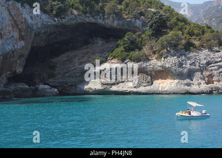 Kleines Boot in den Nationalpark auf den Golf von Orosei und Gennargentu 3 3 Stockfoto