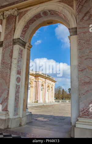 Das Grand Trianon in Versailles Palace in einem eiskalten Wintertag kurz vor Frühling Stockfoto