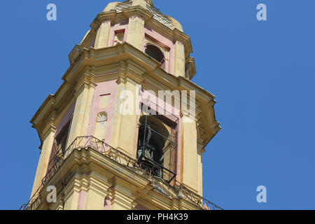 Alten Glockenturm und Kuppel der Basilika von San Gervasio e Protasio in Rapallo, Italien. Stockfoto