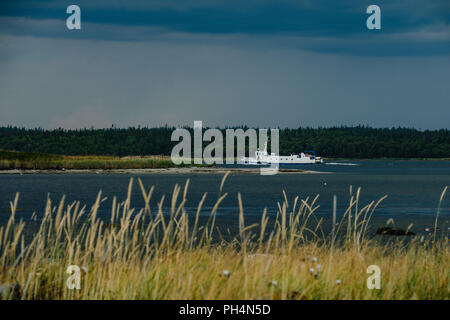 Schiffe im Weißen Meer vor der Küste des Solovetsky Inseln. Stockfoto