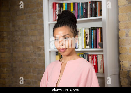 Emma Dabiri, soziale Historiker, Schriftsteller und Rundfunksprecher, akademische. Irische nigerianischen Leben in London Stockfoto
