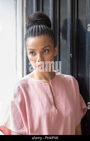 Emma Dabiri, soziale Historiker, Schriftsteller und Rundfunksprecher, akademische. Irische nigerianischen Leben in London Stockfoto