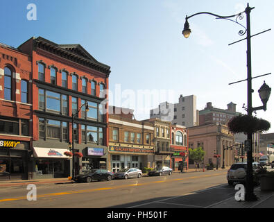 Binghamton, New York, USA. August 29, 2018. Gericht Straße in der Innenstadt von Binghamton, New York in der Southern Tier des Staates New York, die auf einen Wochentag mornin Stockfoto