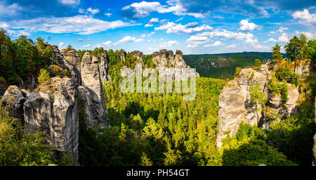 Das Elbsandsteingebirge ist ein Teil des Nationalpark Sächsische Schweiz in Deutschland Stockfoto