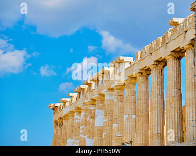 Gebälk Detail der südlichen Seite des Parthenon, den alten Tempel zu Ehren der Göttin Athena auf der Athener Akropolis. Athen. Attika, Stockfoto