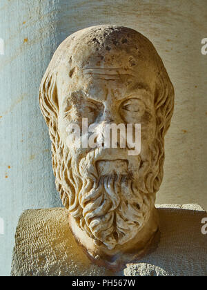 Skulptur von Herodot in der Halle des Stoa des Attalos Gebäude an der antiken Agora von Athen. Region Attika, Griechenland. Stockfoto