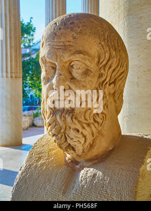 Skulptur von Herodot in der Halle des Stoa des Attalos Gebäude an der antiken Agora von Athen. Region Attika, Griechenland. Stockfoto