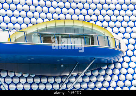 Ein Balkon auf der Selfridges Gebäude im Bullring Shopping Centre in Birmingham, England Stockfoto