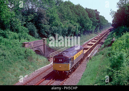 Eine Klasse 33 Diesellok Reihe 33030 arbeiten die Ingenieure Reise arbeiten an der Troy Stadt in der Nähe von Edenbridge, die auf den 31. Mai 1994. Stockfoto