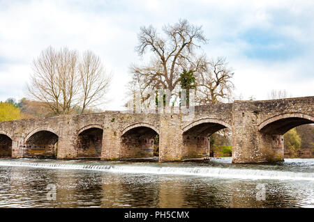 Crickhowell 18. Jahrhundert steinerne Brücke über den Fluss Usk, Powys, Wales Stockfoto