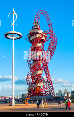 ArcelorMittal Orbit und Lampe nach der Olympischen Spiele 2012 in London Stockfoto