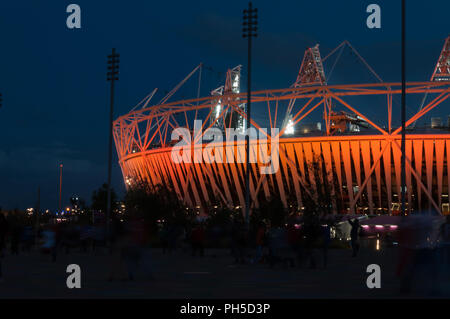 Teil der Olympischen Stadion bei Nacht - Olympischen Spiele 2012 in London Stockfoto