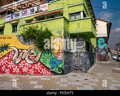 Bunte Graffiti an einer Wand in Bogota, Kolumbien lackiert Stockfoto