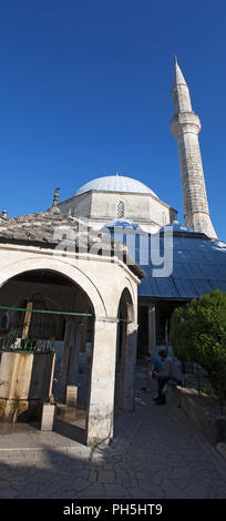 Bosnien und Herzegowina: Die Koski Mehmed Pascha Moschee, die zweitgrößte Moschee in Mostar außerordentliches Beispiel der osmanischen Architektur in 1618 abgeschlossen Stockfoto