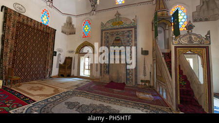 Bosnien: architektonische Details der Innenausstattung des Koski Mehmed Pascha Moschee, die zweitgrößte Moschee in Mostar, Beispiel der osmanischen Architektur Stockfoto