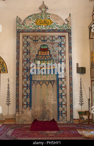 Bosnien: architektonische Details der Innenausstattung des Koski Mehmed Pascha Moschee, die zweitgrößte Moschee in Mostar, Beispiel der osmanischen Architektur Stockfoto