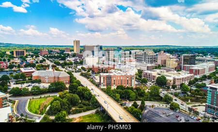 Drone Antenne des Downtown Greenville, South Carolina, SC Skyline Stockfoto