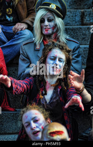 Zombies Belfast Straßen Horror Walking Dead Stockfoto