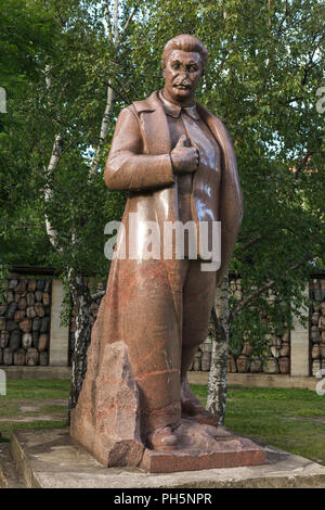 Denkmal des sowjetischen Diktators Josef Stalin, der von sowjetischen Bildhauer Sergey Merkurov (1938) auf Anzeige im Muzeon gefallenen Monument Park in Moskau, Russland. Der rosa Granit Statue wurde zum ersten Mal in der Sowjetischen Pavillon auf der 1939 in New York World's Fair ausgestellt. Stockfoto