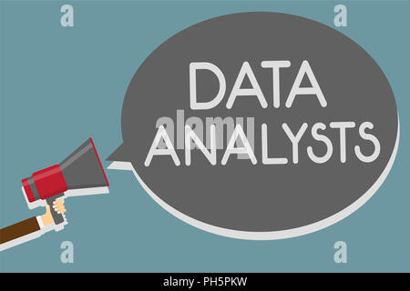 Schreiben Hinweis mit den Daten für die Analysten. Business foto Präsentation Programmierer Entwerfen und Gestalten Bericht erkennt Muster Mann mit Megaphon loudspeake Stockfoto