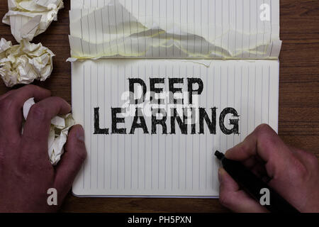 Schreiben Hinweis zeigen vertieftes Lernen. Business Foto hierarchische Abstraktionen zur Schau stellen künstliche Intelligenz Algorithmus Mann mit Marker Notebook Stockfoto