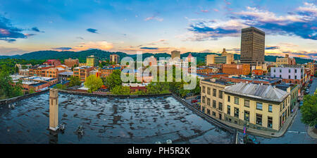 Zentrum von Asheville, North Carolina, USA Skyline Panorama bei Sonnenaufgang. Stockfoto