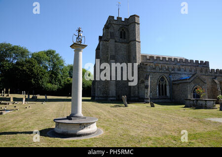 Mahnmal auf dem Friedhof der All Saints Church, St. Paul's Walden, Hertfordshire zum Queen Elizabeth die Königin Mutter Stockfoto