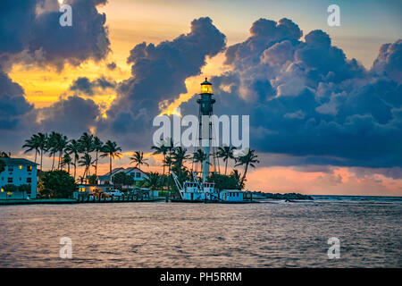 Leuchtturm Hillsboro in Hillsboro Beach, Florida, USA in der Nähe von Fort Lauderdale und Miami. Stockfoto