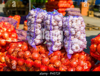 Knoblauch in Beutel verpackt Stockfoto