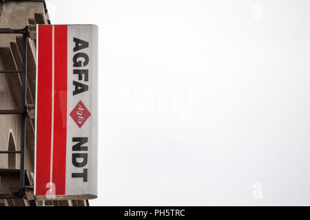 Belgrad, SERBIEN - 26. AUGUST 2018: Agfa Gevaert Logo auf einer der Einzelhändler. Agfa ist eine belgische Aktiengesellschaft deutschen Produktion und Entwicklung analogueu Stockfoto