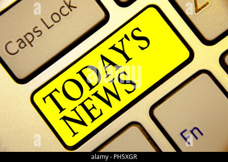 Text unterzeichnen Heute s ist Nachrichten. Konzeptionelle Foto neuesten brechenden Schlagzeilen Aktuelle Updates Trending Tastatur gelbe Taste Absicht Computer erstellen c Stockfoto