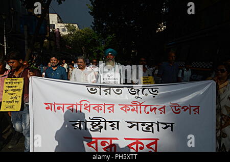 Kolkata, Indien. 29 Aug, 2018. "Kolkata - Protest gegen Razzien und Verhaftungen von Menschenrechtsaktivistinnen APDR/Vereinigung für den Schutz der demokratischen Rechte organisierten Demonstration gegen Razzien und Verhaftungen von Intellektuellen und sozialen Aktivisten in Indien. Credit: Sandip Saha/Pacific Press/Alamy leben Nachrichten Stockfoto