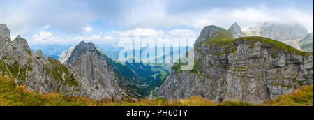 Panoramablick auf italienische Alpen von mangart Sattel, Slowenien Stockfoto